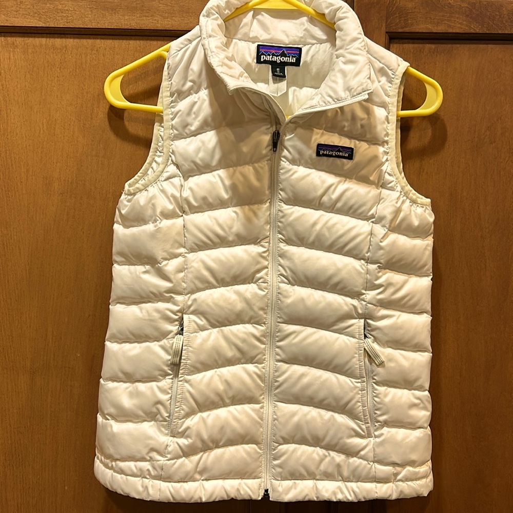 NWOT Patagonia girls size 10 cream colored vest